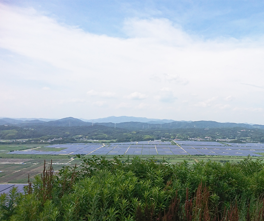 岡山県瀬戸内市にあるメガソーラーの様子