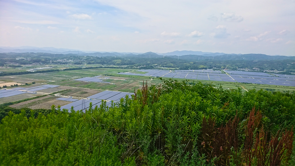 岡山県瀬戸内市にあるメガソーラーの様子